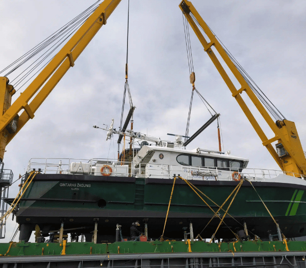 Patrulinio laivo transportavimas į Italiją