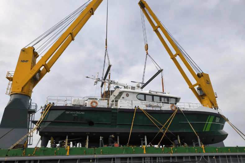 Patrulinio laivo transportavimas į Italiją